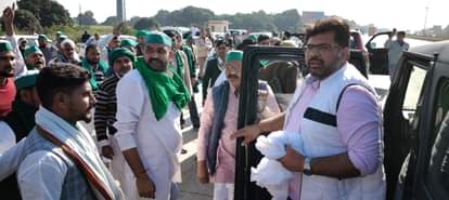 Bhakiyu enraged on stopping Rakesh Tikait going to Noida, workers surrounded police stations in West UP