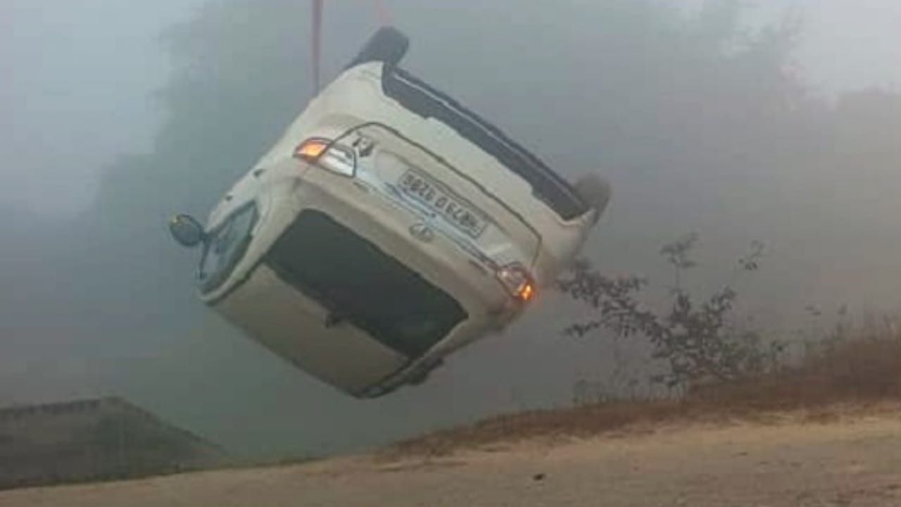 IIT students see route on google map car falls into canal in Bareilly