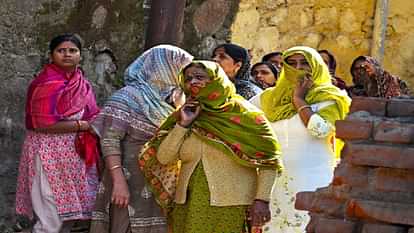 दिल्ली ट्रिपल मर्डर, पिता ने सोते समय कर दी हत्या, मां-बहन में हुई मारपीट