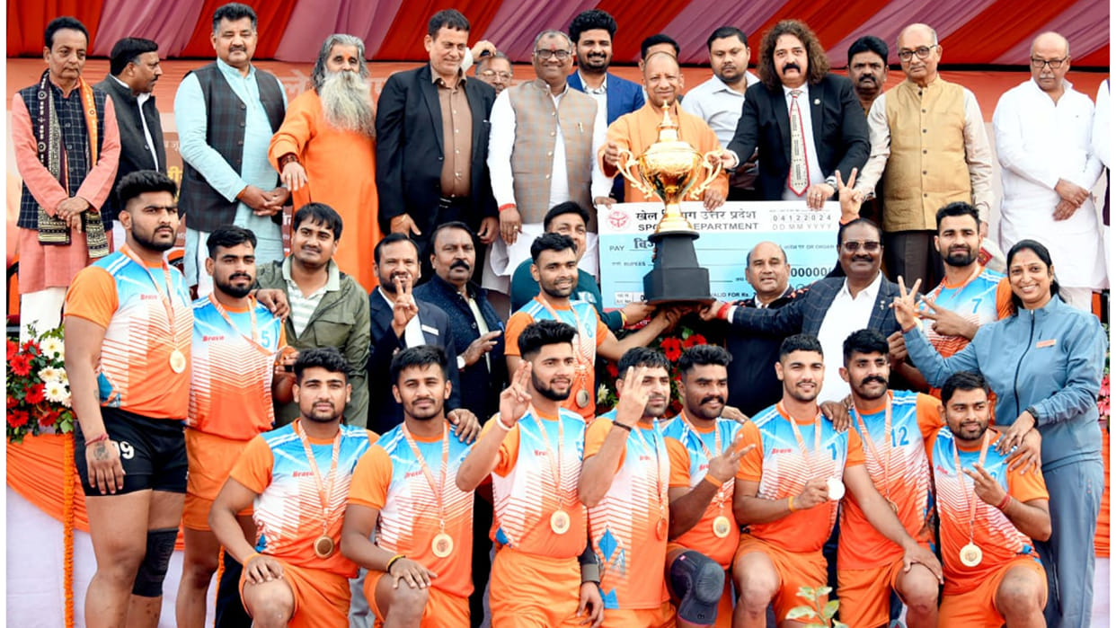 Gorakhpur Mahant Avedyanath Prize Money awarded to the winning players in men's Kabaddi competition