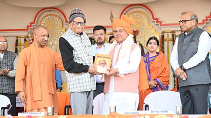 Narendra Singh Tomar reached Gorakhpur on MPSP Foundation Day, praised the work being done by CM Yogi