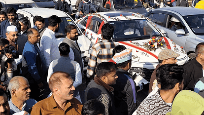 Rahul Gandhi Sambhal Visit Live Updates No Entry Outsiders Amid Mosque  Survey Violence Priyanka Gandhi - Amar Ujala Hindi News Live - Rahul Gandhi  Sambhal Live:दिल्ली लौटे राहुल गांधी, दो घंटे बॉर्डर