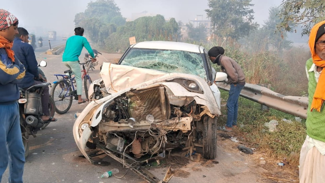 Car collides with truck late night in Kushinagar, two injured