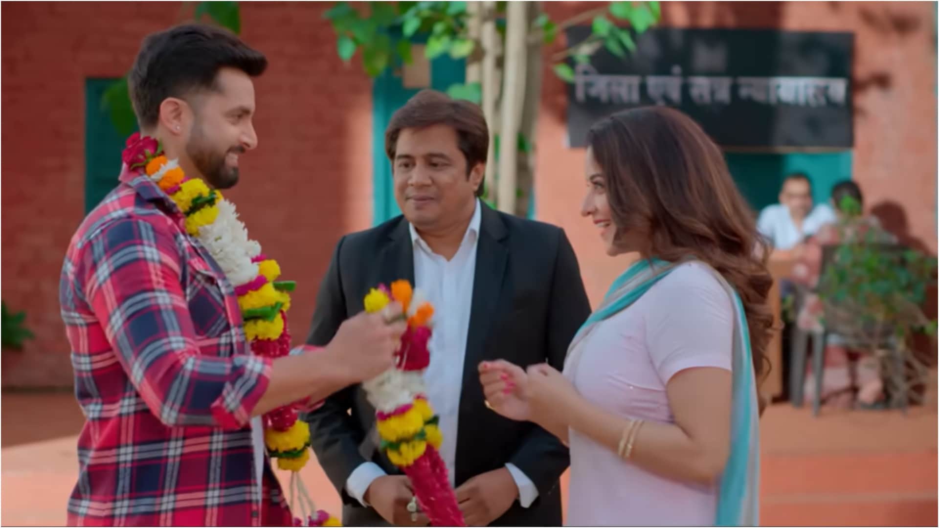 Monalisa New Bhojpuri Song with Vikrant Singh Love Marriage Mein Bhari Nuksaan Have Released