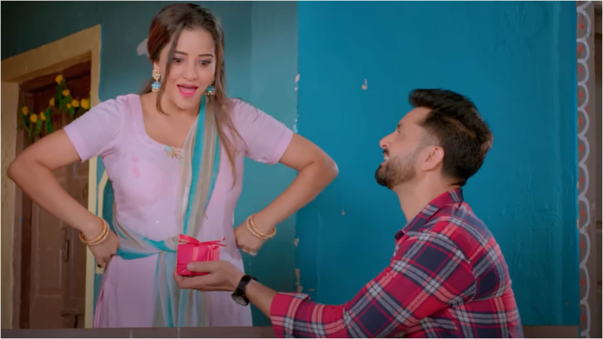Monalisa New Bhojpuri Song with Vikrant Singh Love Marriage Mein Bhari Nuksaan Have Released