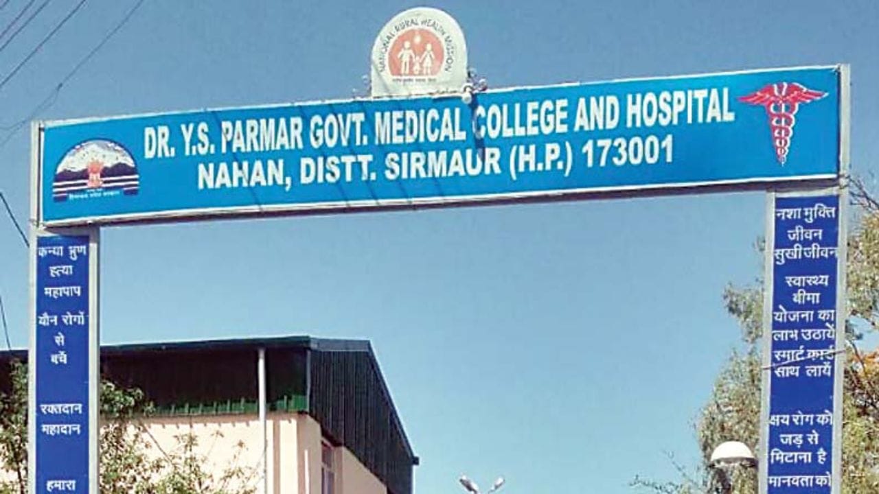 Medical College Nahan ragging case 7 trainees suspended 75 thousand rupees fine