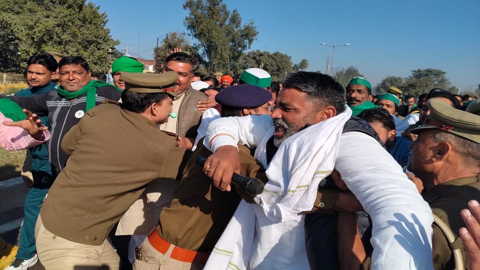 UP: There was an uproar throughout the day over the detention of Rakesh Tikait, know how protests took place