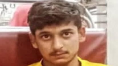Meerut: Two friends died after being crushed by a roadways bus... Dragging both of them, it entered the fields
