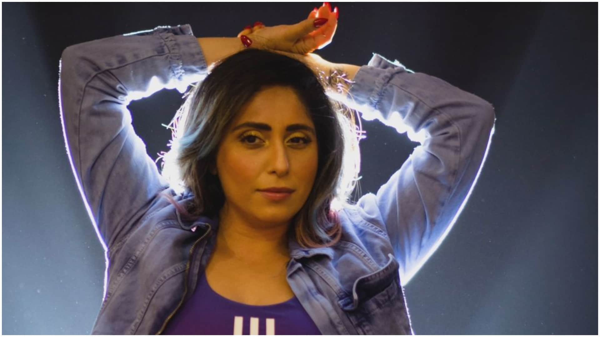 Neha bhasin slams male rapper for calling women weird stuffs in songs later deleted the post
