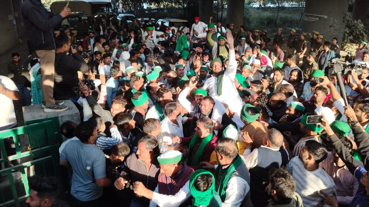 Administration bowed down after warning of march to Delhi 123 farmers released