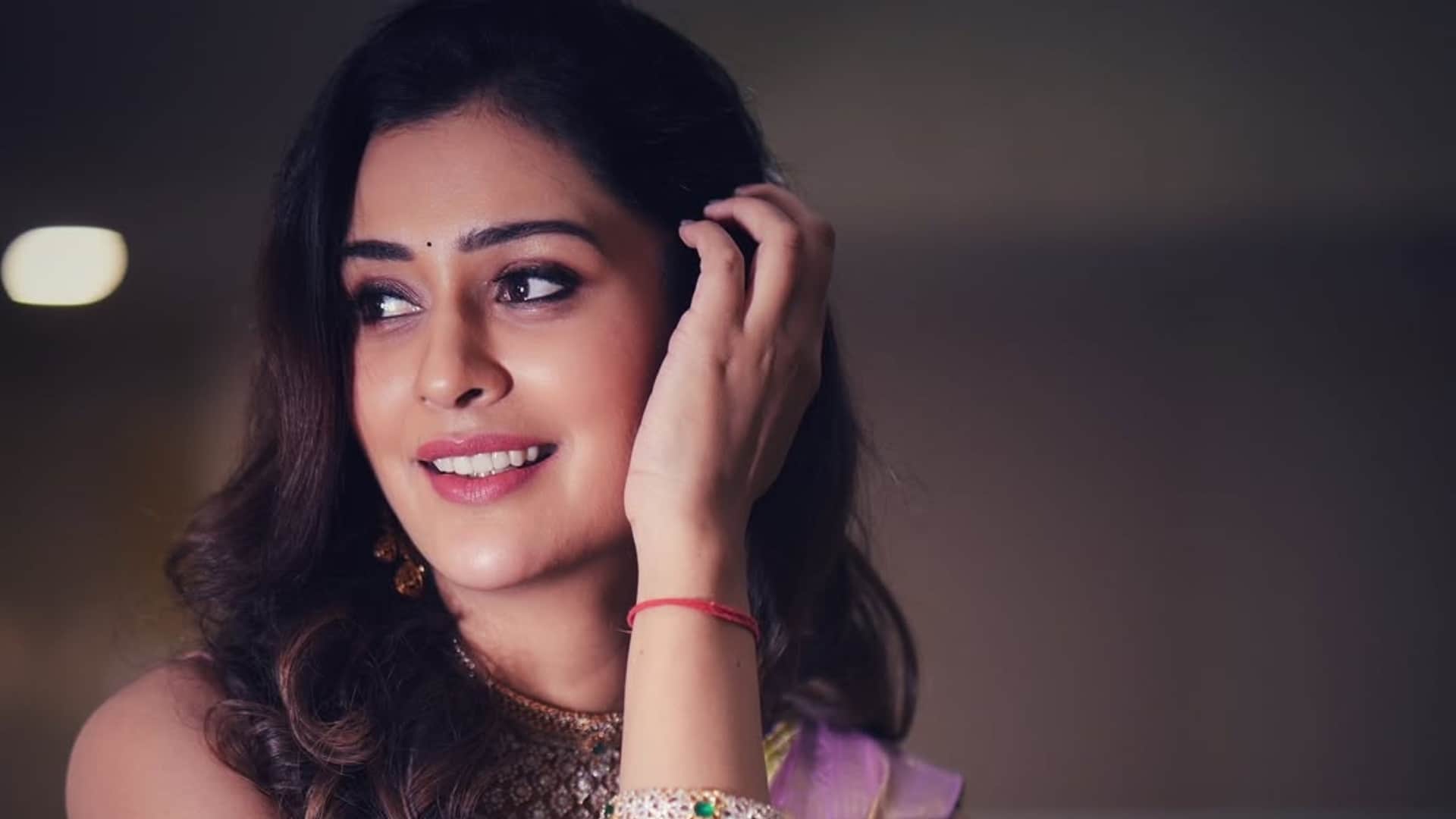 Payal Rajput celebrates her birthday on 5 december wored with sunny leone know more her career