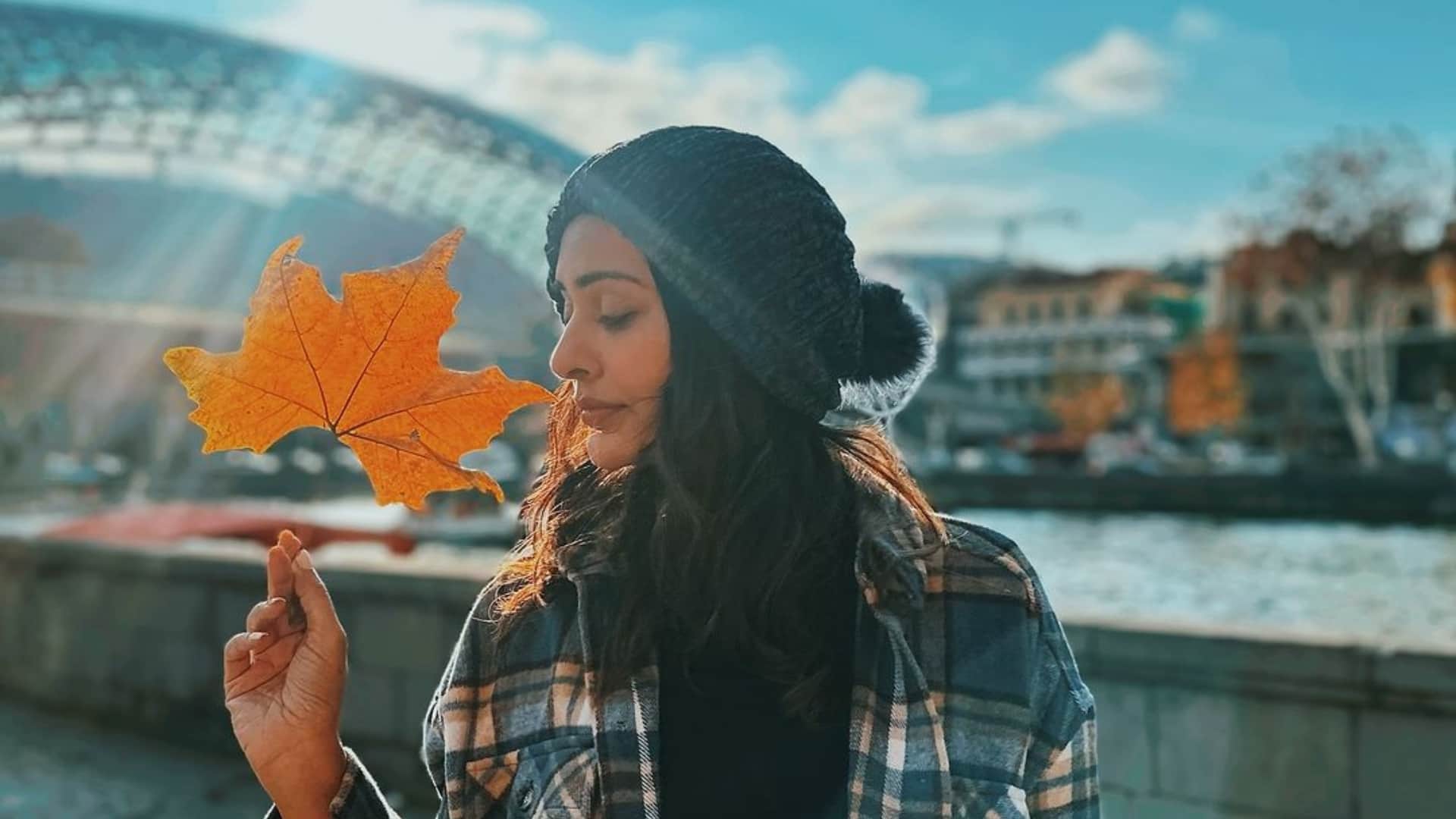 Payal Rajput celebrates her birthday on 5 december wored with sunny leone know more her career