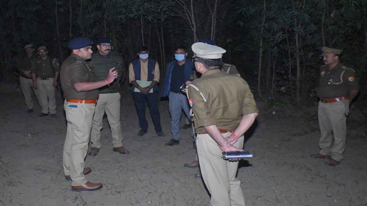 half naked girl found dead body wrapped in a blanket in Bareilly