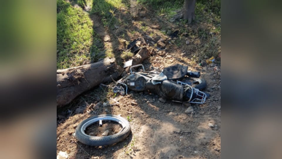 Saharanpur: Uncontrolled Thar hit a bike, two people including Tehsildar car driver seriously injured