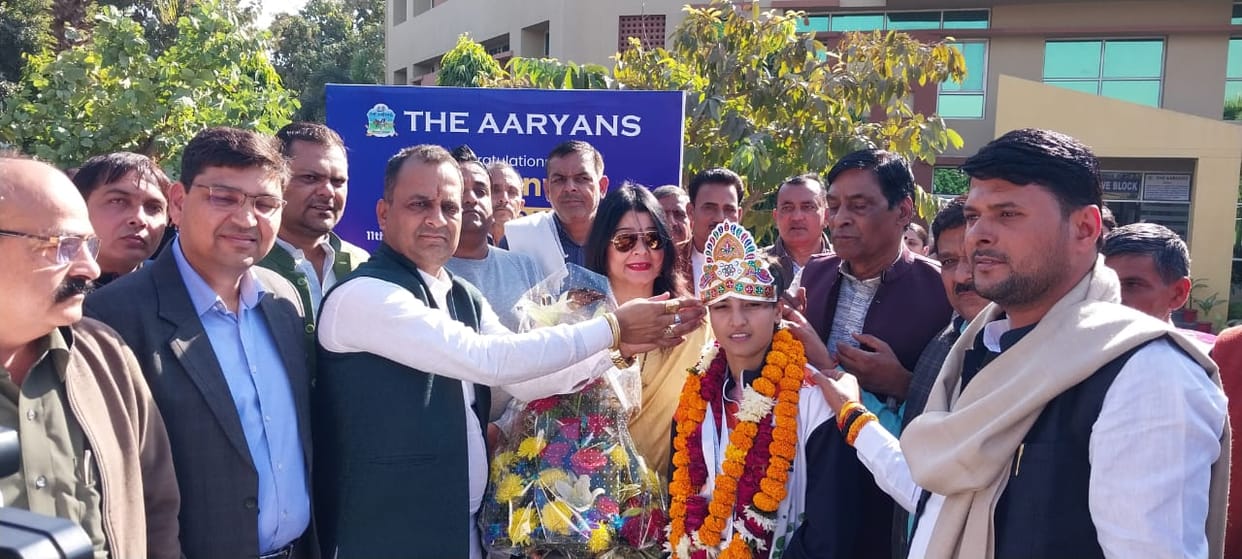 Meerut: The daughter who returned after winning the gold medal was given a grand welcome, congratulated by put