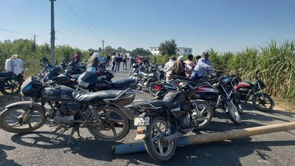 Meerut: Two friends died after being crushed by a roadways bus... Dragging both of them, it entered the fields