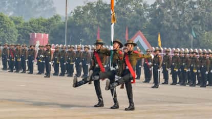 वाराणसी स्थित 39 गोरखा ट्रेनिंग सेंटर में पासिंग आउट परेड के दाैरान अग्निवीर।
