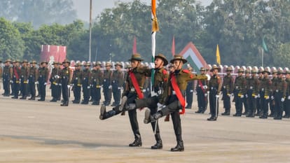 वाराणसी स्थित 39 गोरखा ट्रेनिंग सेंटर में पासिंग आउट परेड के दाैरान अग्निवीर।