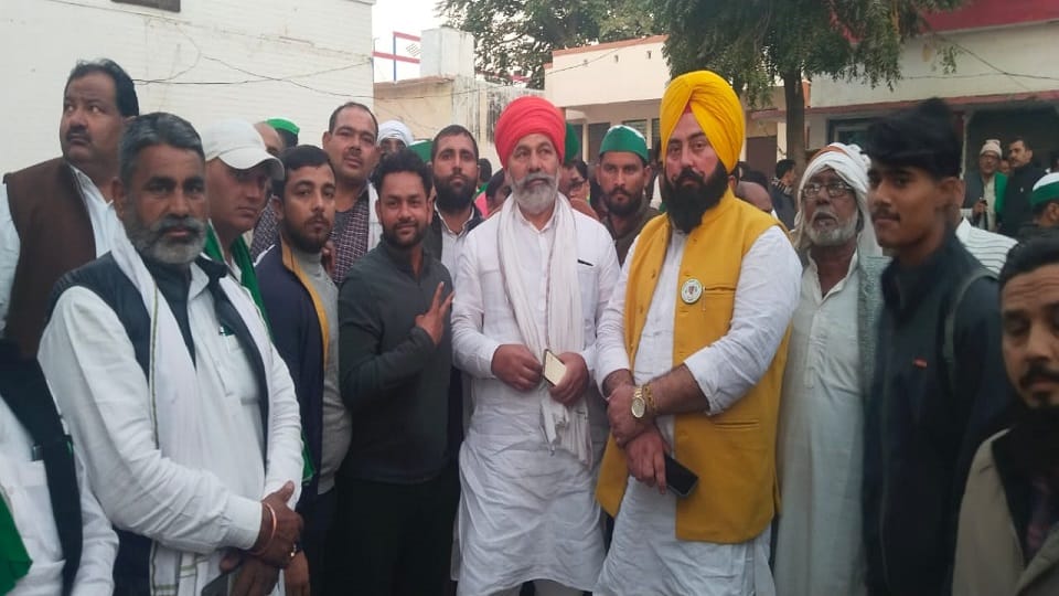 Police stopped Rakesh Tikait going to Noida in Tappal