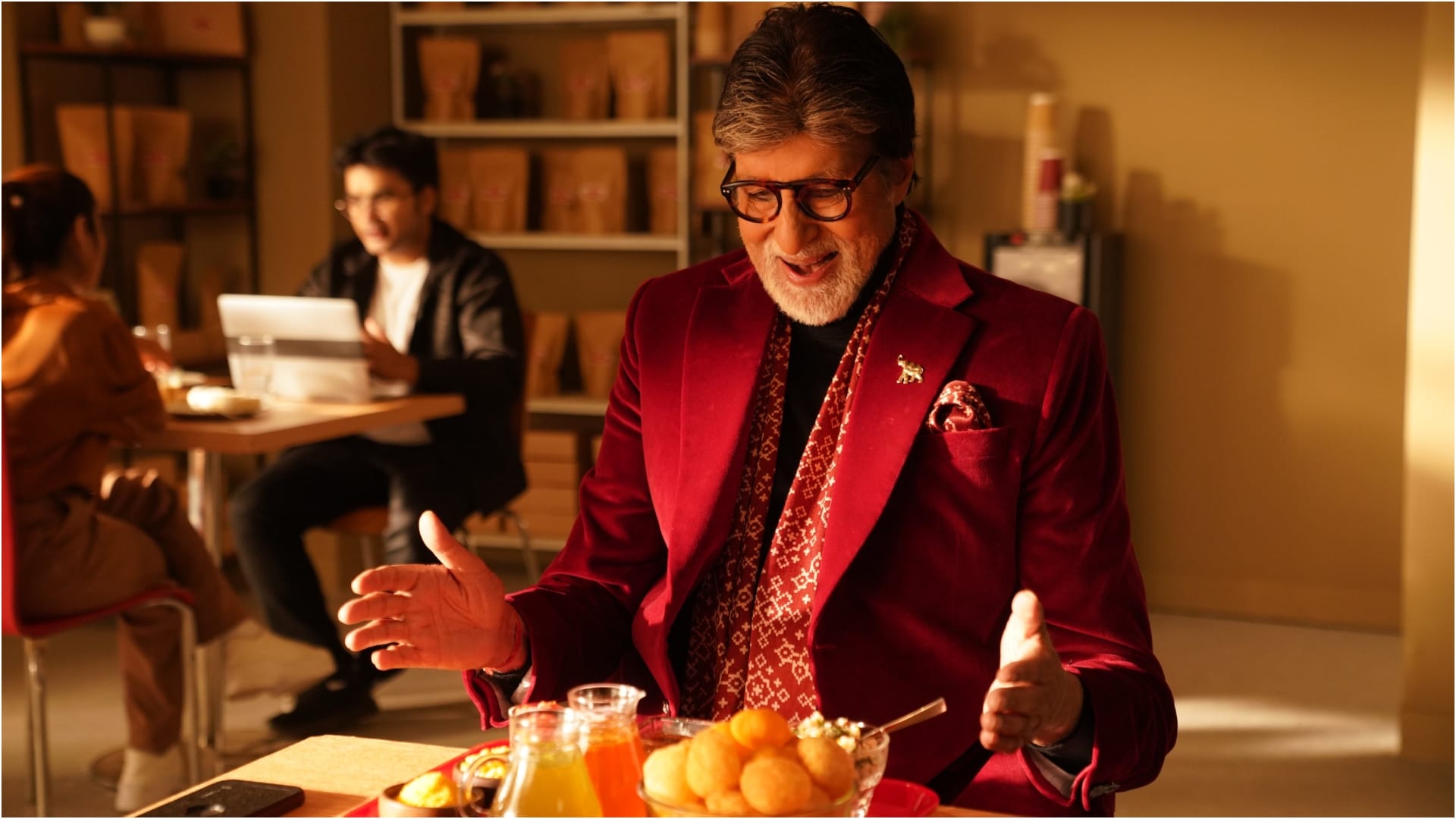 KBC 16 Amitabh Bachchan did not like comparison with Allu Arjun Said this big thing on Quiz show