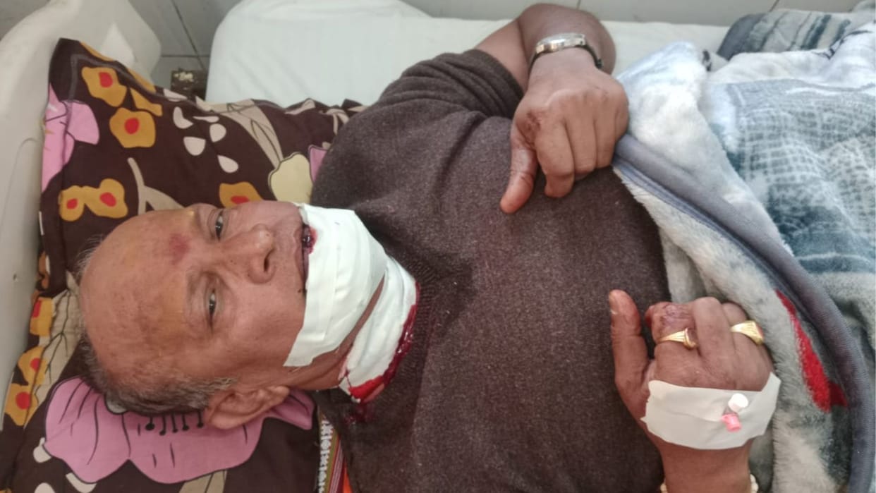 temple priest left bleeding Hearing screams people caught father and son attacked on road