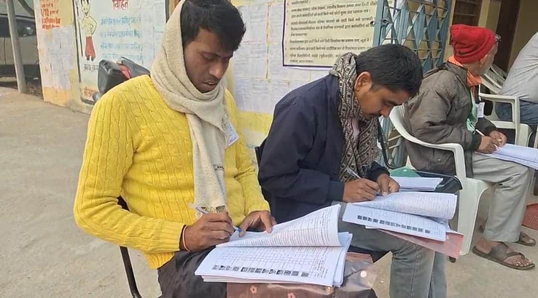 Bihar Election: Voting in four districts for Tirhut graduate by-election, enthusiasm visible among voters.