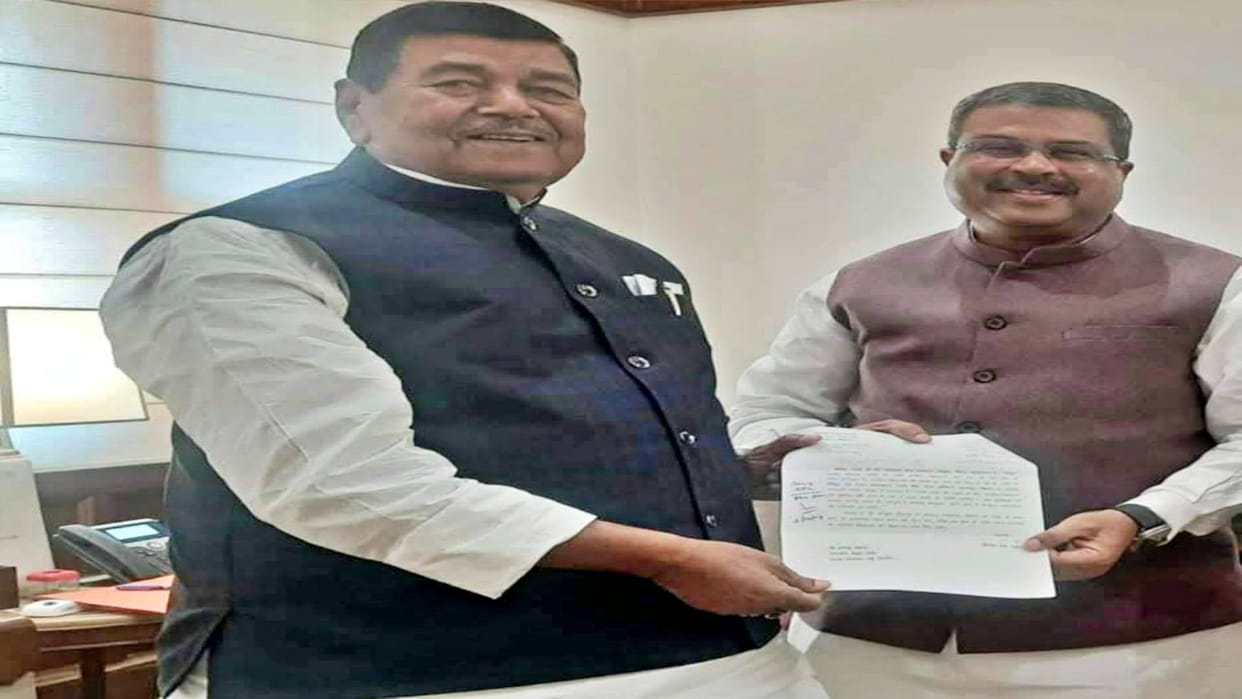 Bihar Madhepura MP Dinesh Chandra Yadav demanded opening Kendriya Vidyalaya from Minister Dharmendra Pradhan