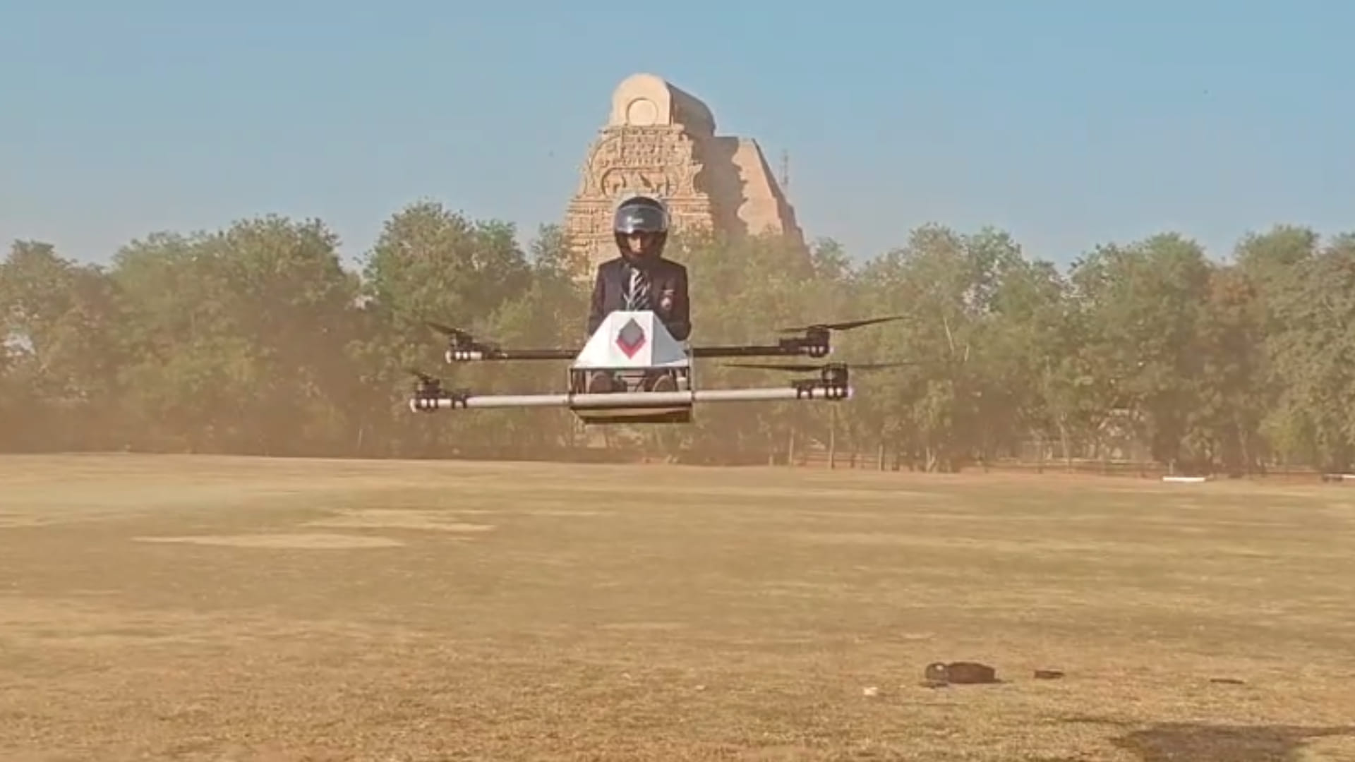 MP News: See for the first time a drone flying with a human on board, a 12th class student from Gwalior has do