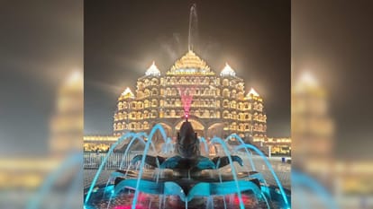 Vihangam Yoga one lakh followers countries offer sacrifices Swarved Mahamandir shining specialty