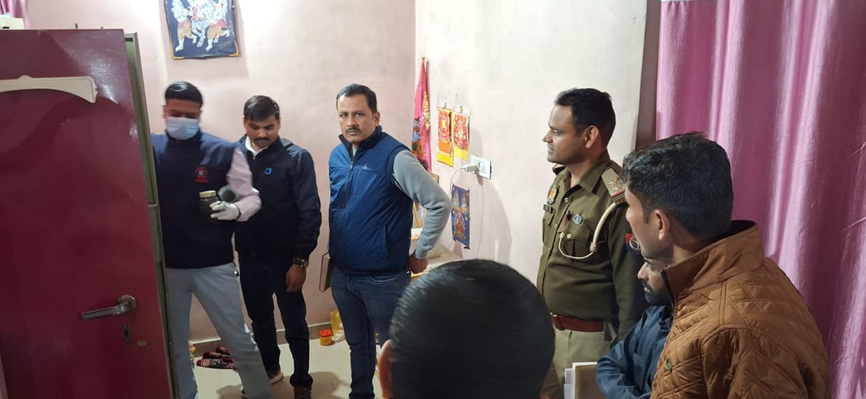 Criminals are fearless: Family had gone to a wedding, cashier's house in Meerut was broken into and Rs 10 lakh
