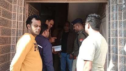 UP: Jewelery worth Rs 12 lakh and cash worth Rs 4.5 lakh stolen from bike showroom manager's house in Meerut