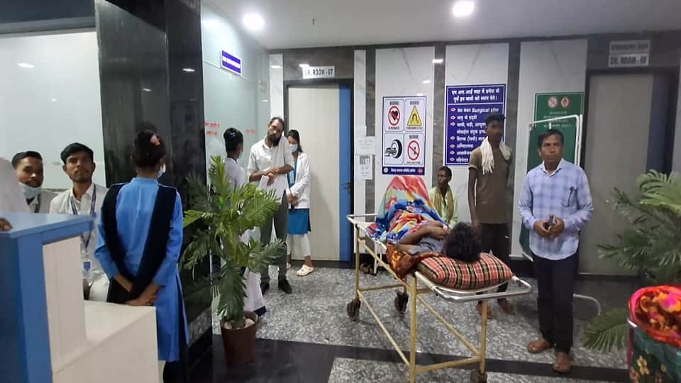 मॉर्निंग वॉक पर निकले दो युवकों पर चाकू से हमला