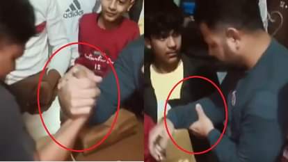 मुरादाबाद में पंजा लड़ाते युवक