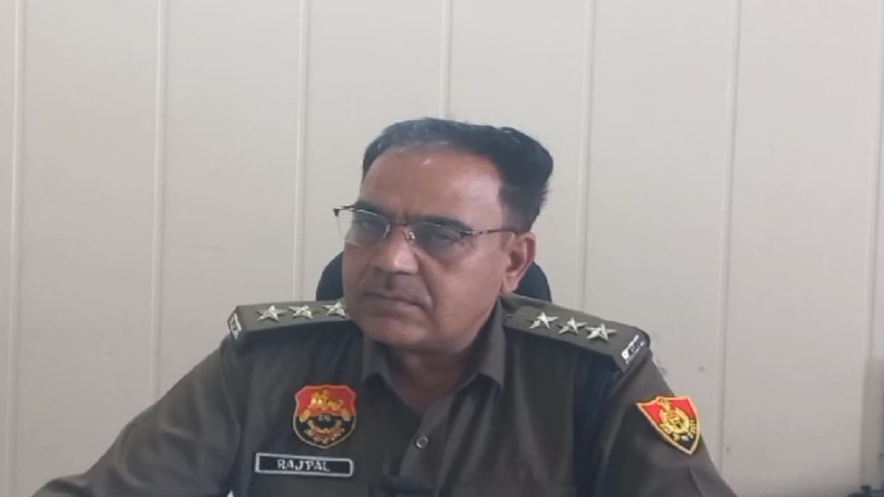 Sonipat police arrested the brother of the youth who demanded extortion, recovered Rs 3 lakh from the accused