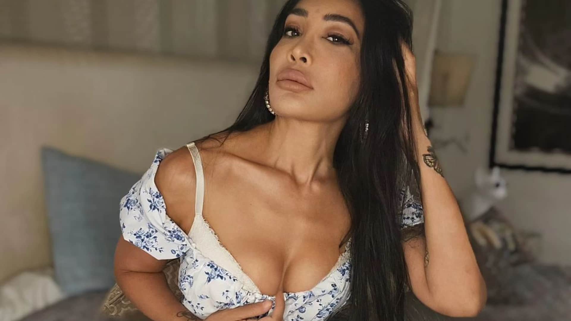 Sofia Hayat Birthday has been in controversy personal life films Relationship with this cricketer Rohit Sharma