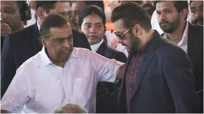 शपथ ग्रहण समारोह में उद्योगपति मुकेश अंबानी।