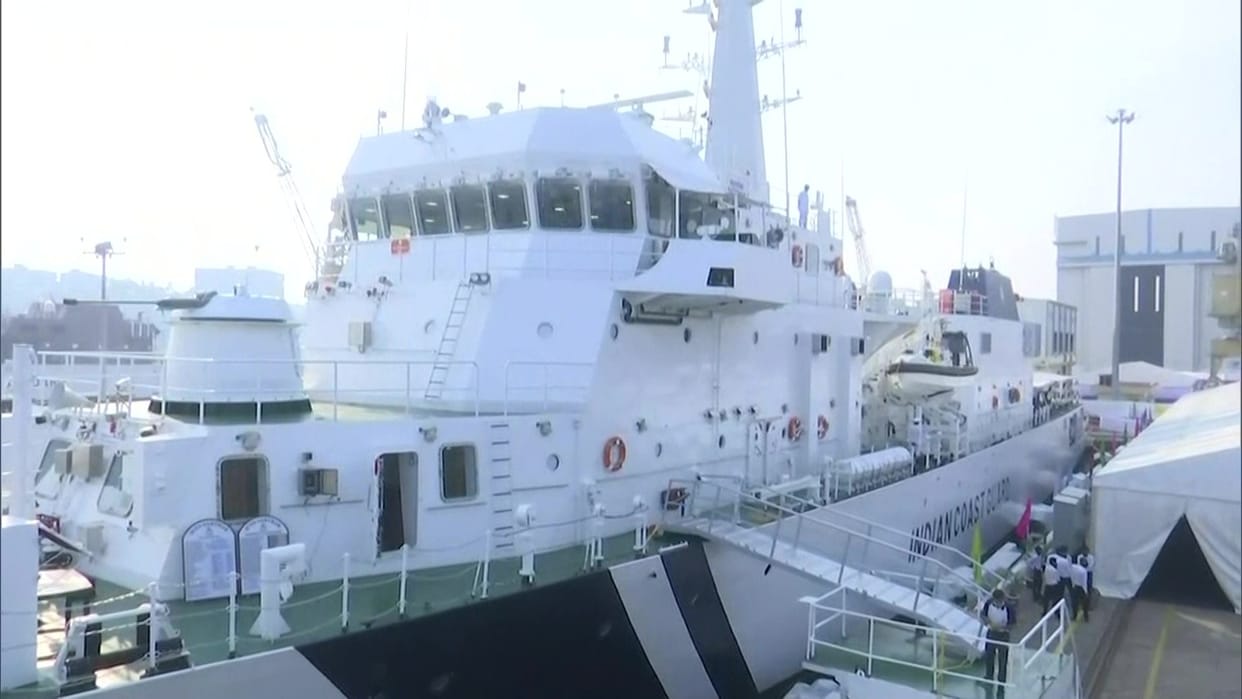 Coast Guard rescues twelve Indian crew members of sunken ship with Pakistan agency help news in hindi