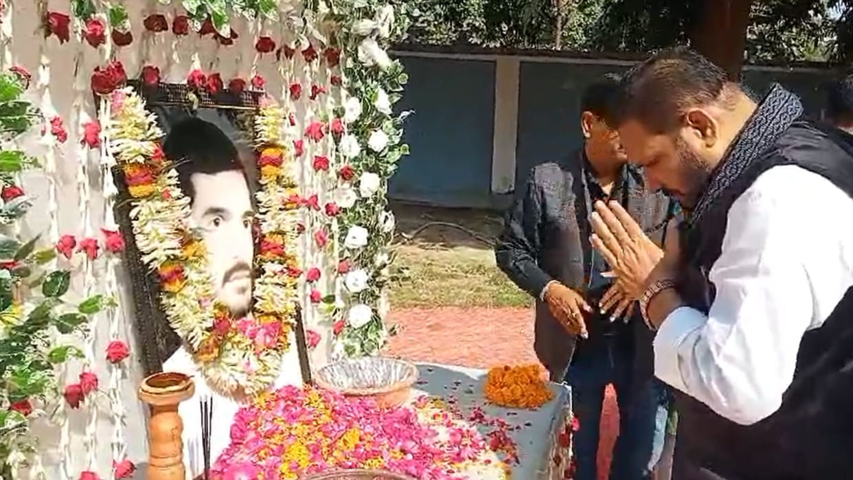 Chandrabhanu Pandey's death anniversary was celebrated student leaders paid tribute