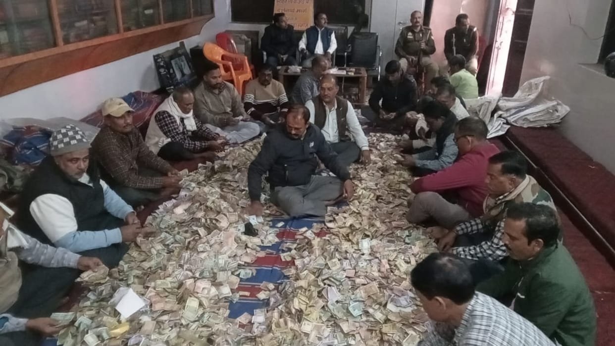 Vindhyachal Mandir 33 lakh 72 thousand rupees found in 13 donation boxes