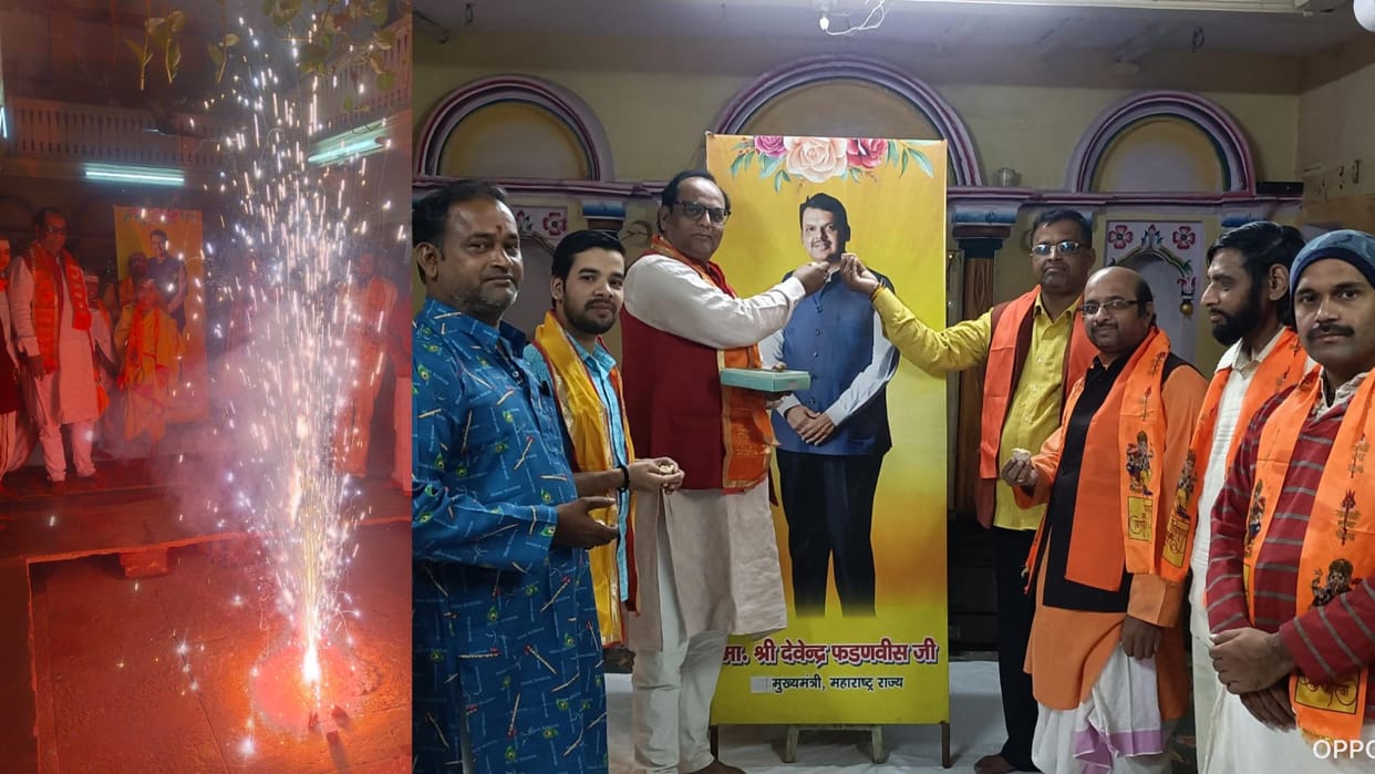 Devendra Fadnavis becoming Chief Minister of Maharashtra Marathi community celebrated in varanasi