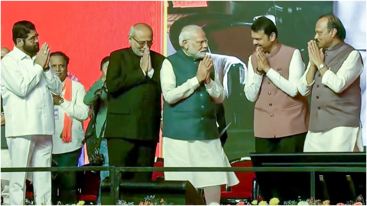 CM's swearing-in ceremony card surprised everyone, this special name was associated with Fadnavis
