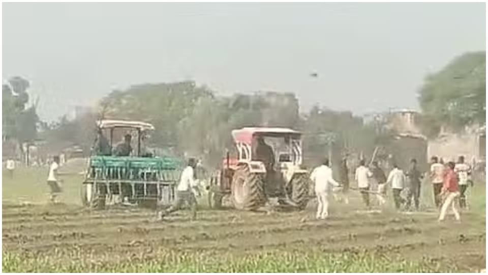 Ujjain News: Bloody clash between two parties in village Likhoda, one dead, 10 injured,