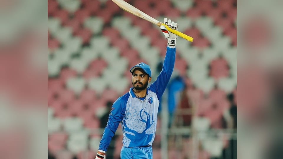 IPL 2025 Roorkee Cricketer Yuvraj Chaudhary will play for Lucknow team
