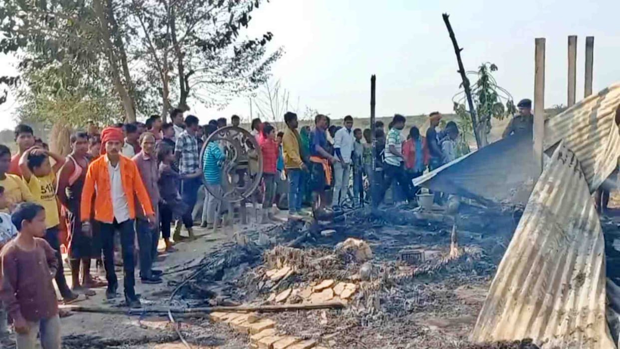 Bihar News: Half a dozen houses burnt to ashes in a massive fire