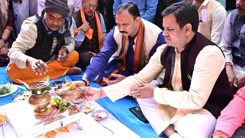 Health Minister Shyam Bihari Jaiswal performed bhumi pujan and inaugurated development works in Gaurela Pendra