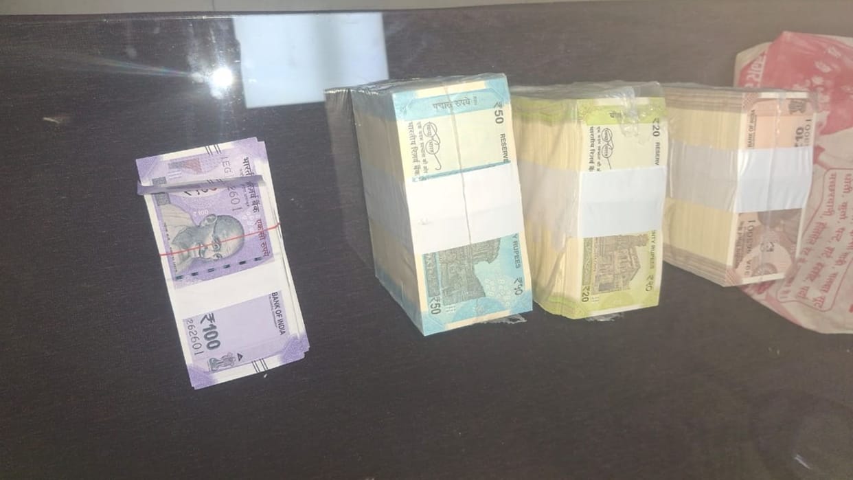 1.20 lakh rupees worth of new currency found in Tejas Rajdhani Express train