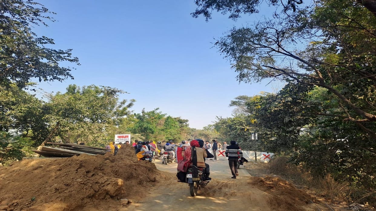 traffic ban on the bridge of Sot river yet bike riders are passing in budaun