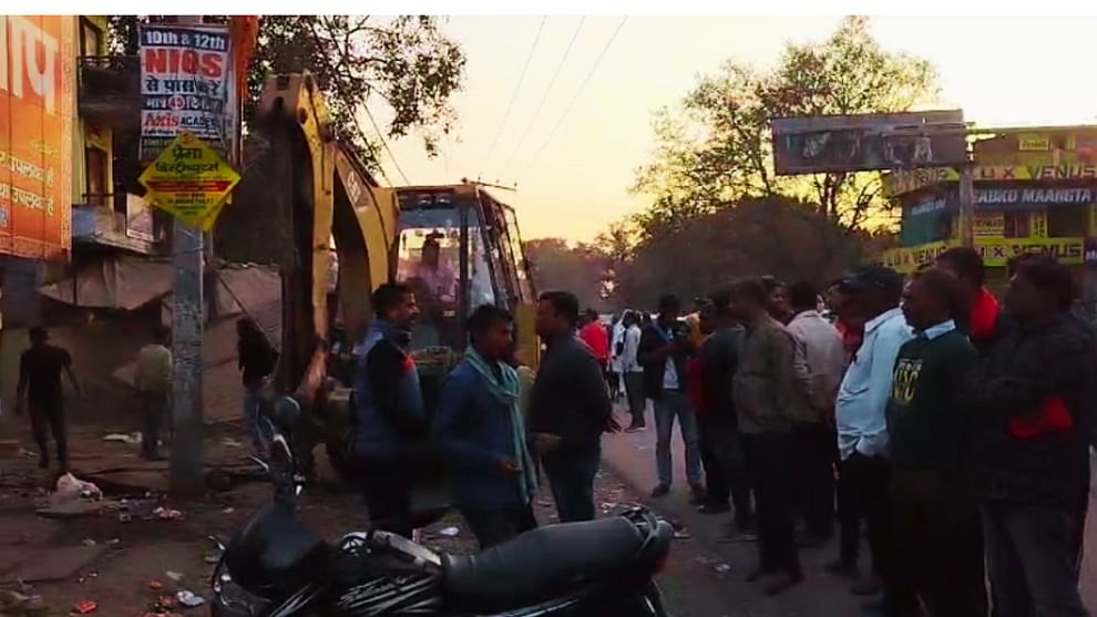 Bulldozer Action in chandauli More than 30 shops demolished