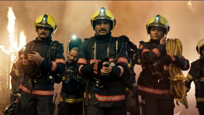 Agni Movie 2024 Review by Pankaj Shukla Pratik Gandhi Saiyami Kher Jitendra Divyenndu Saie and Rahul Dholakia