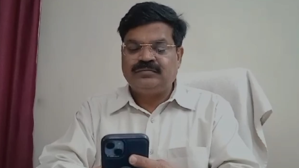 Gwalior: District malaria officer accused in many cases including three and a half hours of digital arrest